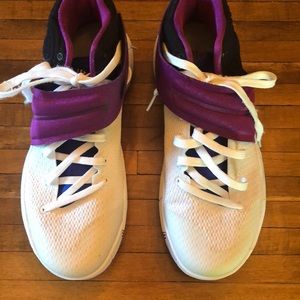 Kyrie 3 Basketball shoes